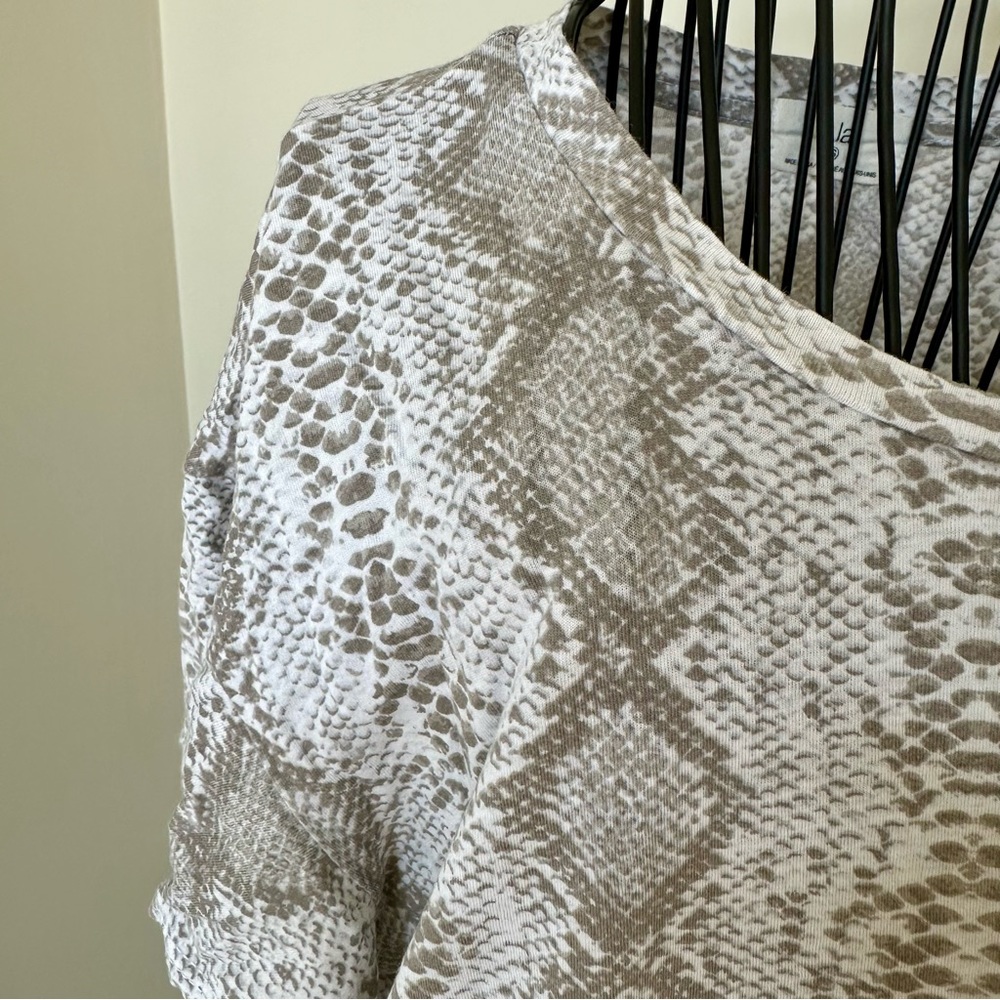 T.La Anthropologie Nwot Snake Print Flutter Short… - image 4